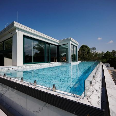 Villa Bauhaus Wellness Apartman Fsz. 1 Siofok Exterior photo