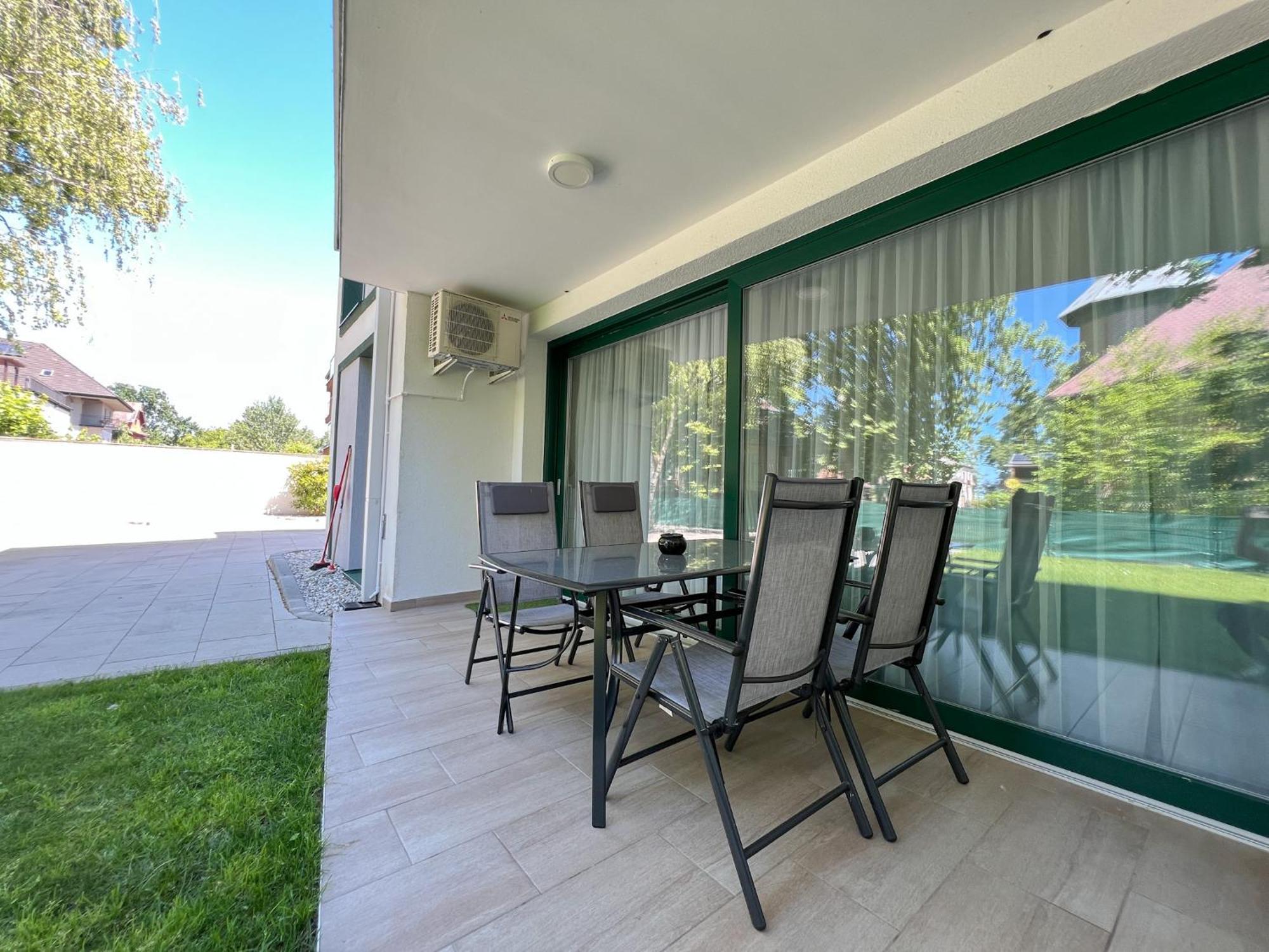 Villa Bauhaus Wellness Apartman Fsz. 1 Siofok Exterior photo